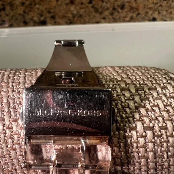 SOLD Michael Kors Silver 5235 Watch New Battery and Clear 5.5” Band - Picture 9 of 11